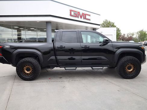 Used 2025 Toyota Tacoma TRD Off-Road AWD/4WD image 7