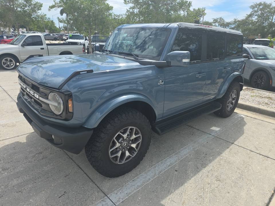 Used 2025 Ford Bronco Outer Banks AWD/4WD image 2