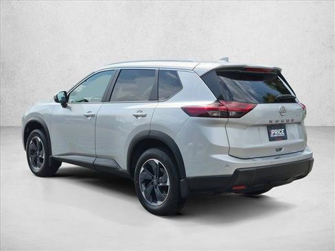Used 2025 Nissan Rogue SV w/ SV Premium Package FWD image 7