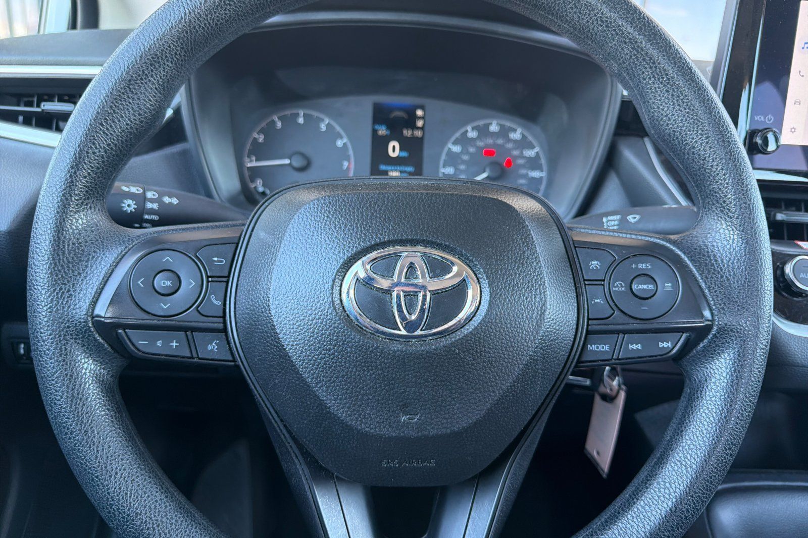 Used 2025 Toyota Corolla LE FWD image 27
