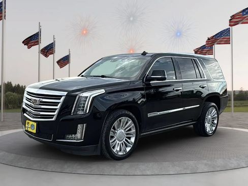 Used 2016 Cadillac Escalade Platinum RWD image 3