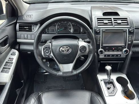 Used 2014 Toyota Camry SE w/ Moonroof Package FWD image 23