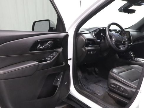 Used 2022 Chevrolet Traverse RS w/ LPO, Floor Liner Package AWD/4WD image 10