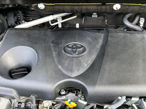 Used 2025 Toyota RAV4 XLE AWD/4WD image 32