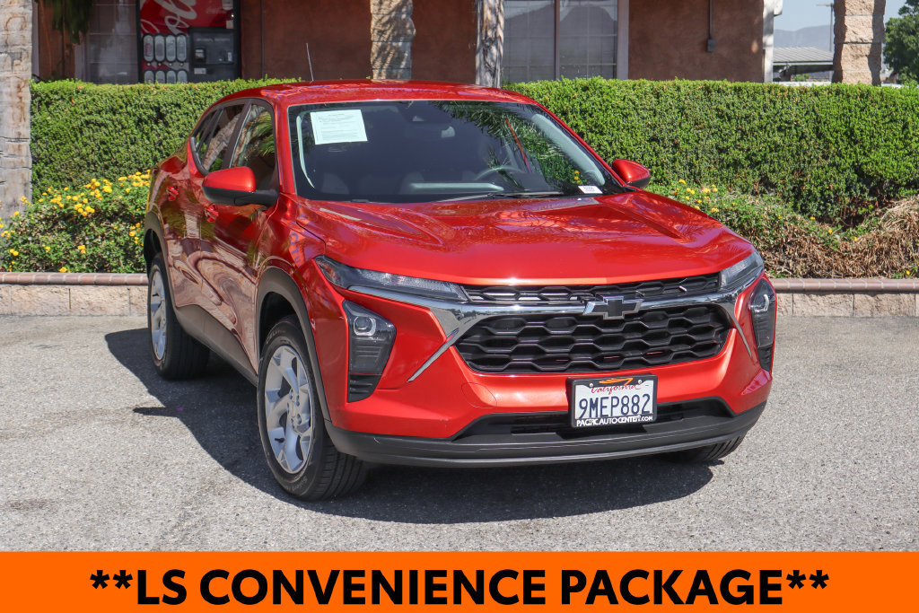 Used 2024 Chevrolet Trax LS w/ LS Convenience Package FWD image 2