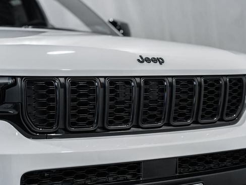 New 2025 Jeep Grand Cherokee L Altitude image 11