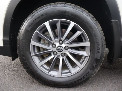 Used 2019 Toyota Highlander XLE AWD/4WD image 45