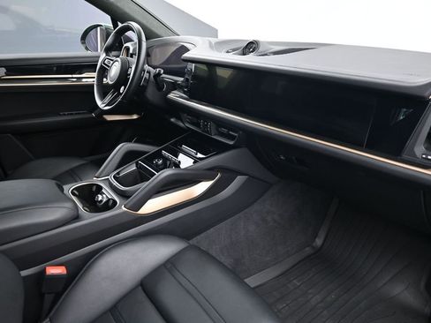 Certified 2024 Porsche Cayenne Turbo GT AWD/4WD image 14