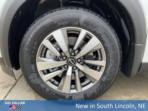 New 2026 Nissan Pathfinder SL image 11