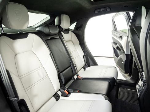 Certified 2025 Porsche Cayenne GTS AWD/4WD image 23