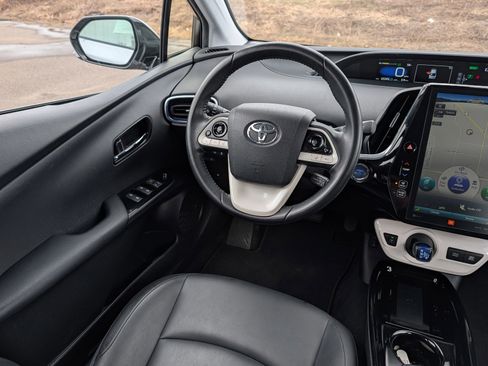 Used 2018 Toyota Prius Four Touring w/ Premium Convenience Package FWD image 9