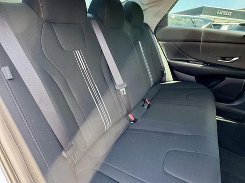 Used 2024 Hyundai Elantra SEL FWD image 12