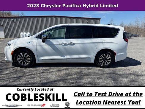 Used 2023 Chrysler Pacifica Limited FWD image 8