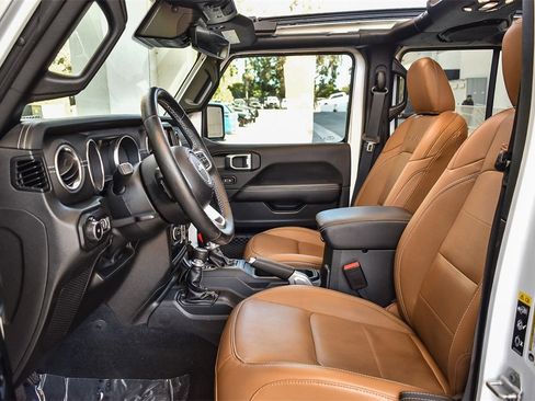 Used 2022 Jeep Wrangler Unlimited Sahara w/ Cold Weather Group image 17