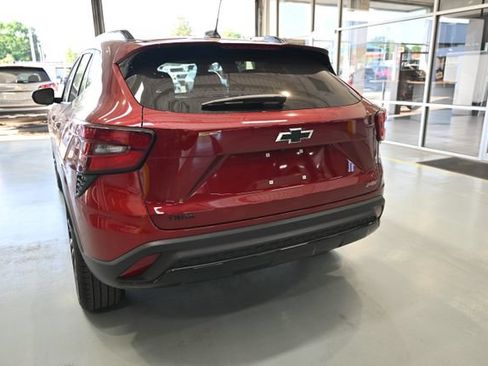 Used 2025 Chevrolet Trax RS FWD image 6