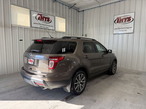 Used 2015 Ford Explorer XLT w/ Equipment Group 202B image 3