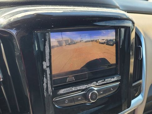 Used 2023 Chevrolet Traverse LS FWD image 18