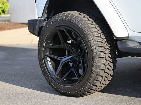 Used 2022 Jeep Wrangler Unlimited Sahara w/ Cold Weather Group AWD/4WD image 6