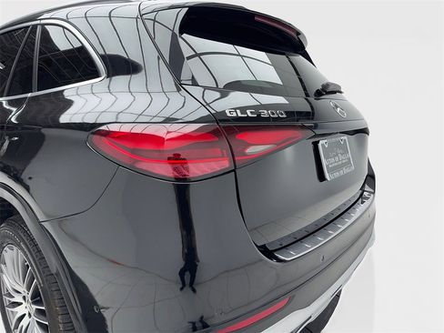 Used 2024 Mercedes-Benz GLC 300 image 11