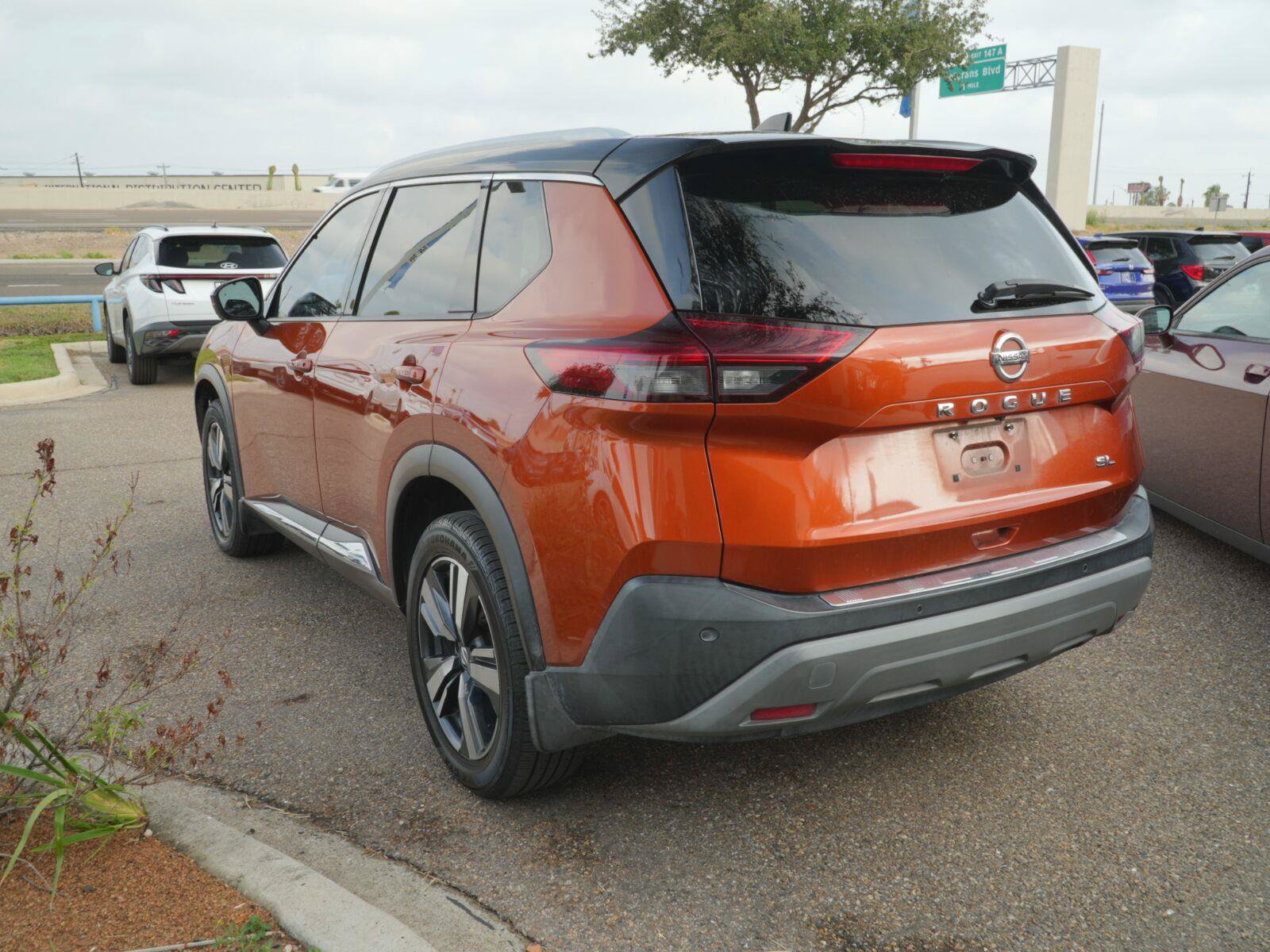 Used 2021 Nissan Rogue SL w/ Premium Package FWD image 4