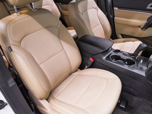 Used 2017 Ford Explorer Limited image 15