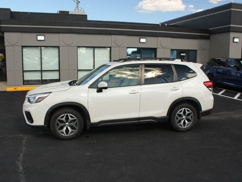 Used 2020 Subaru Forester Premium w/ Popular Package #1 AWD/4WD image 2