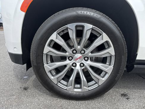 Used 2024 GMC Yukon Denali w/ Advanced Technology Package image 13