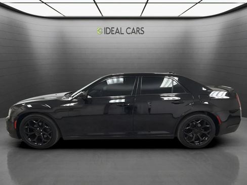 Used 2018 Chrysler 300 S RWD image 8