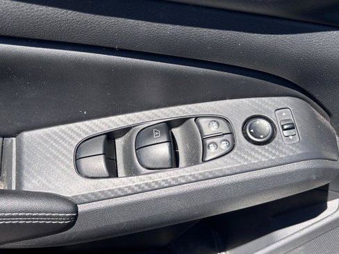 Used 2025 Nissan Altima 2.5 SV FWD image 8