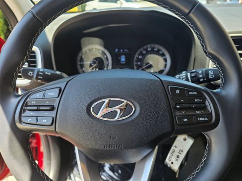 Used 2020 Hyundai Venue SEL w/ Convenience Package FWD image 11