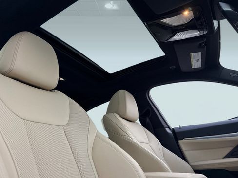 Used 2025 BMW i4 eDrive40 w/ Premium Package image 15