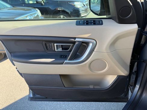 Used 2019 Land Rover Discovery Sport HSE image 23