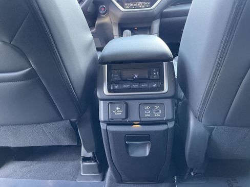 Certified 2024 Subaru Ascent Touring AWD/4WD image 25