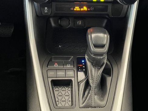 Used 2023 Toyota RAV4 LE FWD image 20