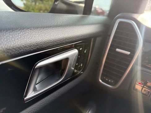 Used 2019 Porsche Cayenne AWD/4WD image 18