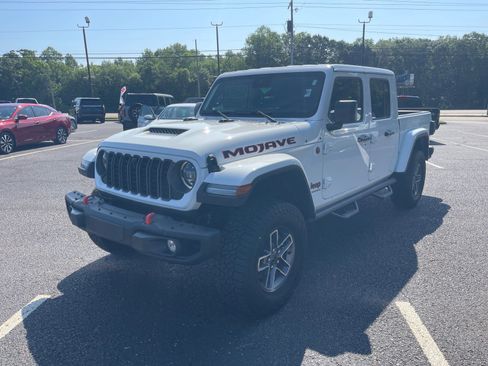 Used 2024 Jeep Gladiator Mojave AWD/4WD image 3