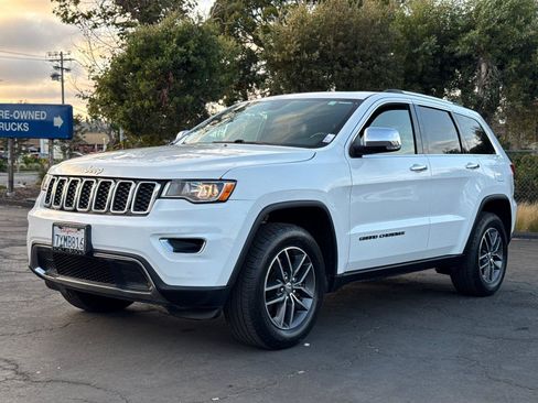 Used 2017 Jeep Grand Cherokee Limited w/ Trailer Tow Group IV AWD/4WD image 4
