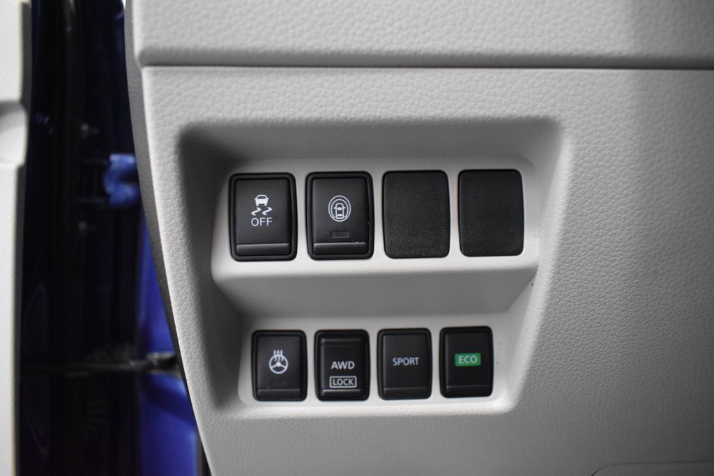 Used 2021 Nissan Rogue Sport SV AWD/4WD image 18