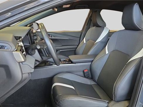 Used 2025 Toyota Camry SE image 11