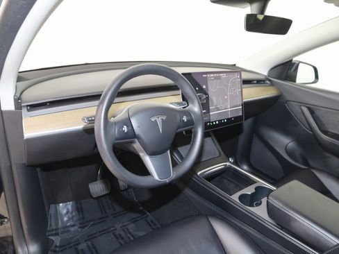 Used 2022 Tesla Model Y Long Range image 26