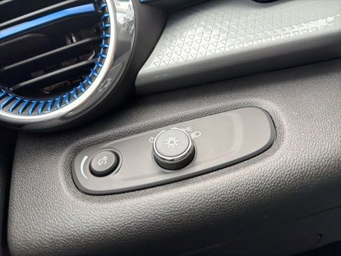 New 2026 Chevrolet Trax LT w/ Sunroof Package image 20