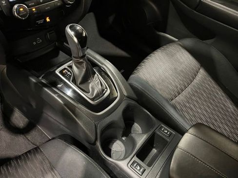 Used 2019 Nissan Rogue SV AWD/4WD image 28