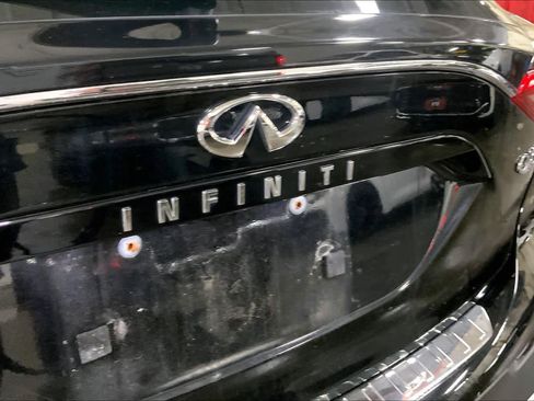 Used 2019 INFINITI QX30 LUXE w/ Navigation Package image 30