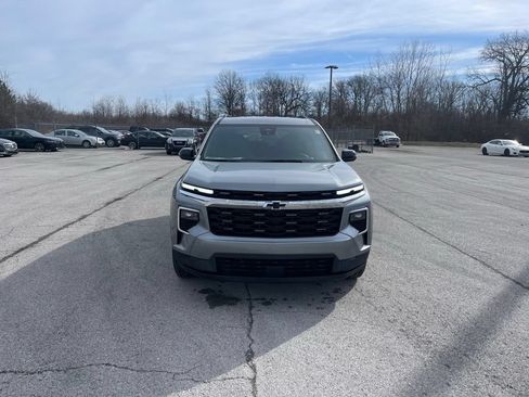 Used 2025 Chevrolet Traverse LT w/ LPO, Floor Liner Package AWD/4WD image 8