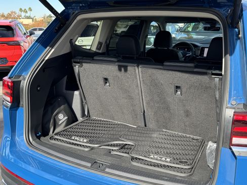 Certified 2025 Volkswagen Atlas SE image 38