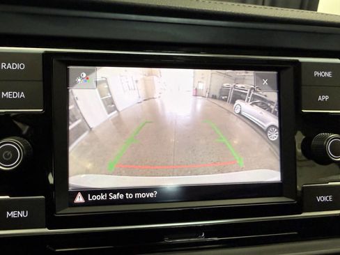 Used 2024 Volkswagen Jetta SE w/ Panoramic Sunroof Package image 16