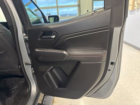 Used 2024 Chevrolet Colorado Z71 image 39