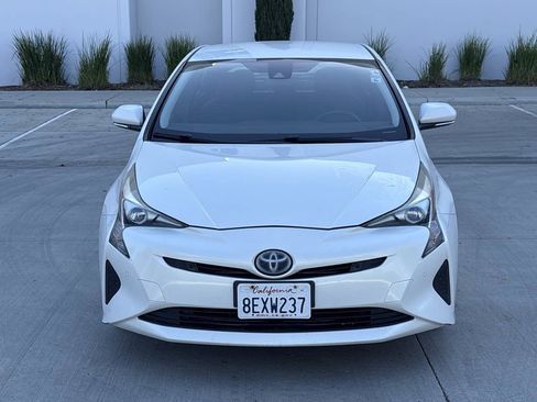 Used 2018 Toyota Prius Two w/ Prius Two Safety Plus Package FWD image 8