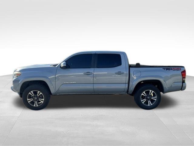 Used 2018 Toyota Tacoma TRD Sport AWD/4WD image 4