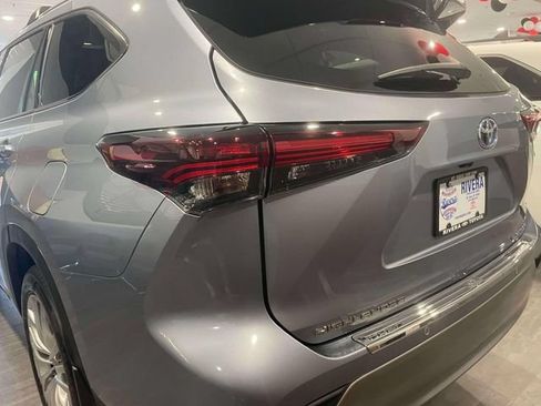 Used 2024 Toyota Highlander Platinum AWD/4WD image 11